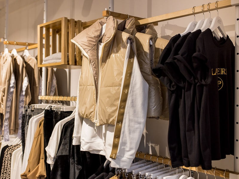 Read more about the article Na czym polega visual merchandising w sklepie odzieżowym